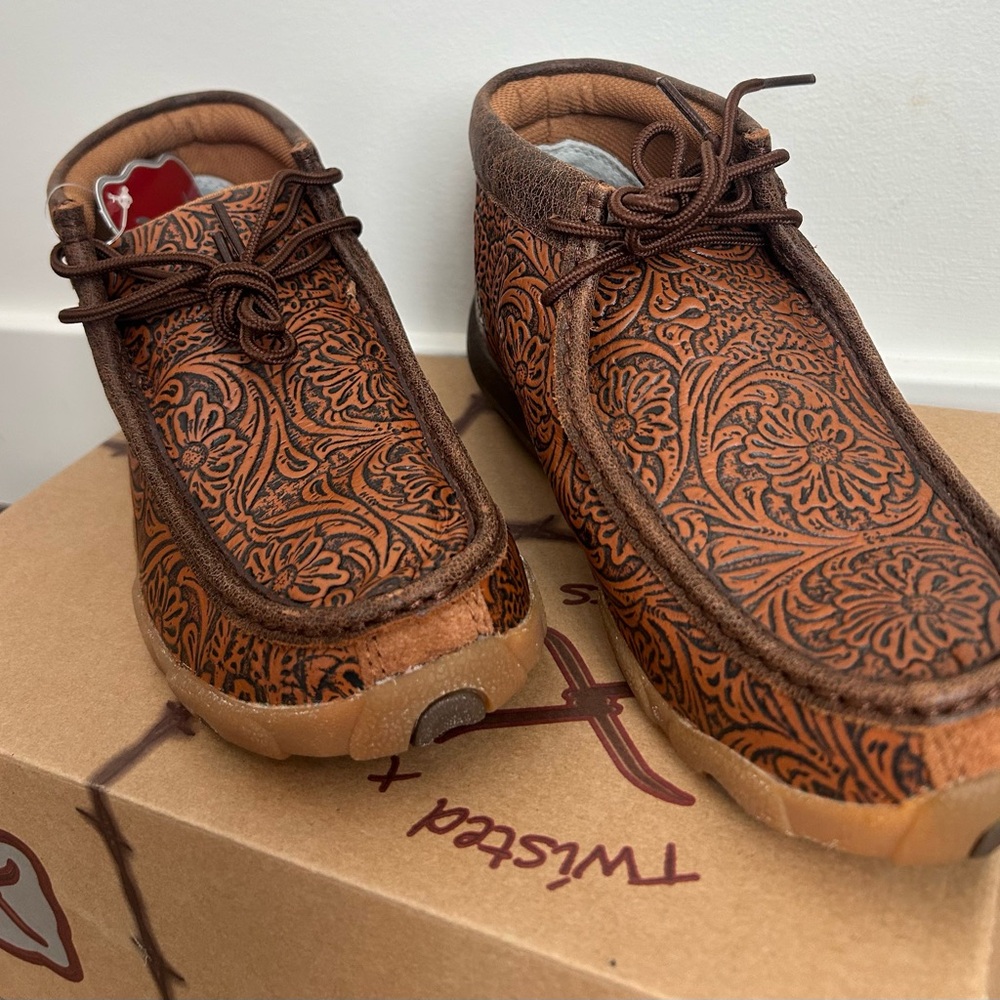 Twisted x Women’s Brown Tooled Leather Chukka Moccasin Driving Shoes NWT Sz. 5.5 - Picture 3 of 10